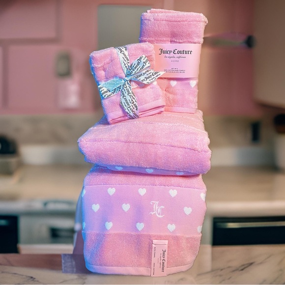 Juicy Couture Los Angeles Other - Juicy Couture Los Angeles NWT Pink & White Heart 8 Piece Plush Bath Towel Set